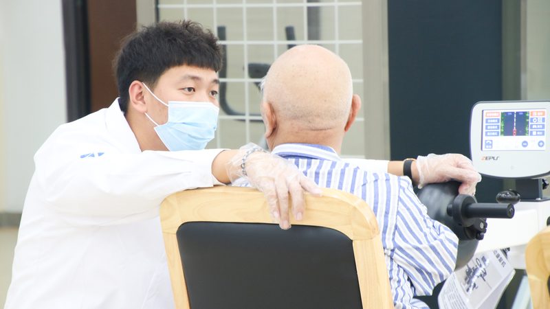 医养结合，失能老人护理资质那些事儿**